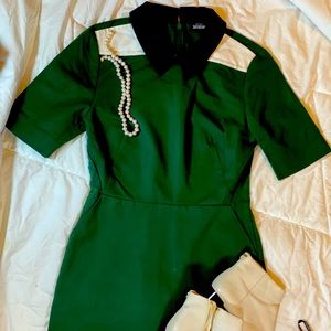 Kate Spade Saturday green w/ a black collar Size 00 vintage Pocket Dress Rare